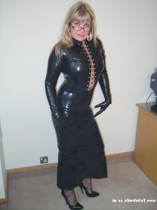 12P Fetish housewife in tight latex dress