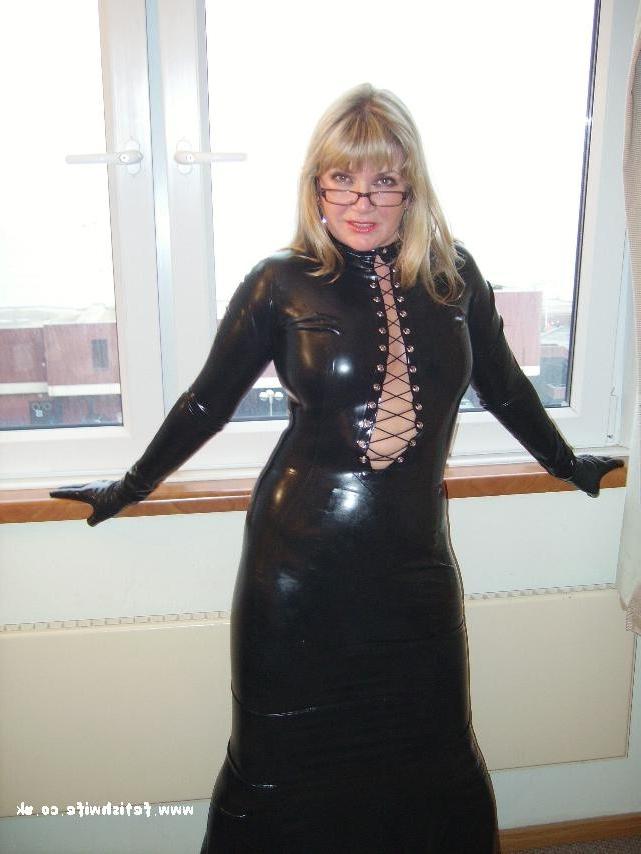 12P Fetish housewife in tight latex dress