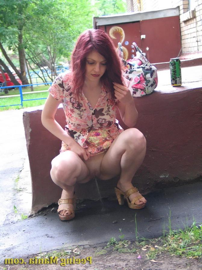 15P Jolly chick drinks in the street and then does a piss there bravely