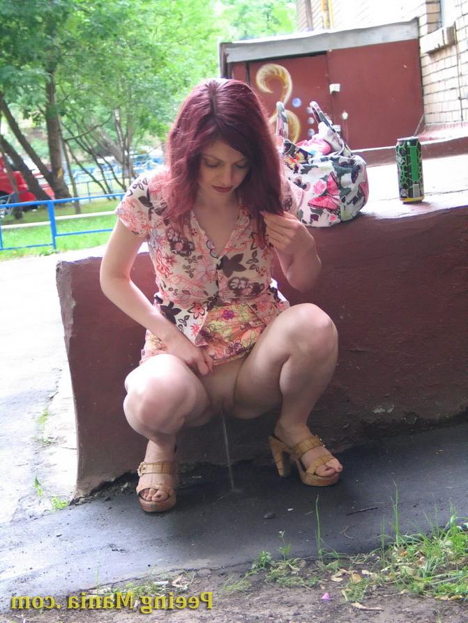 15P Jolly chick drinks in the street and then does a piss there bravely
