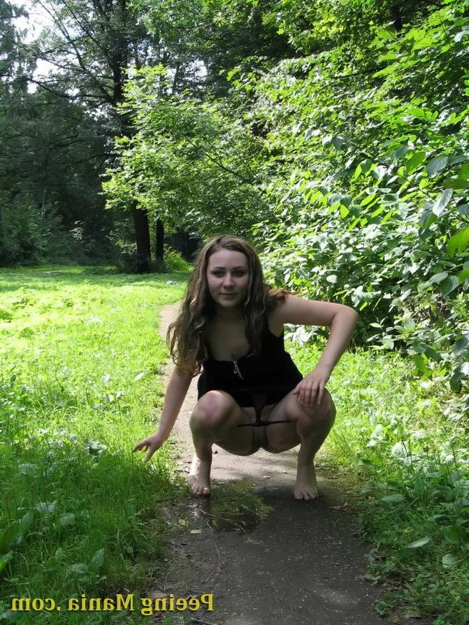15P Cute gal lays bare her pussy and shows her pissing talents in the park