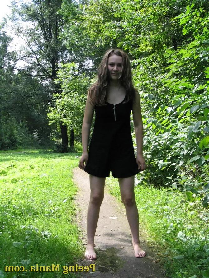 15P Cute gal lays bare her pussy and shows her pissing talents in the park