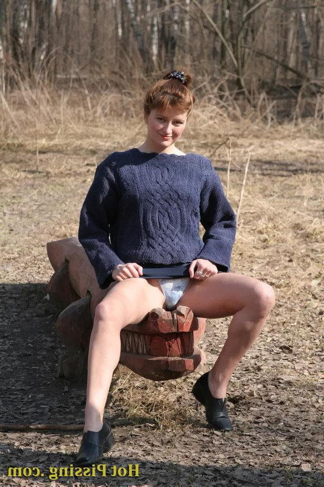15P Creative hot chickie doing a pee in the lying position in the open air