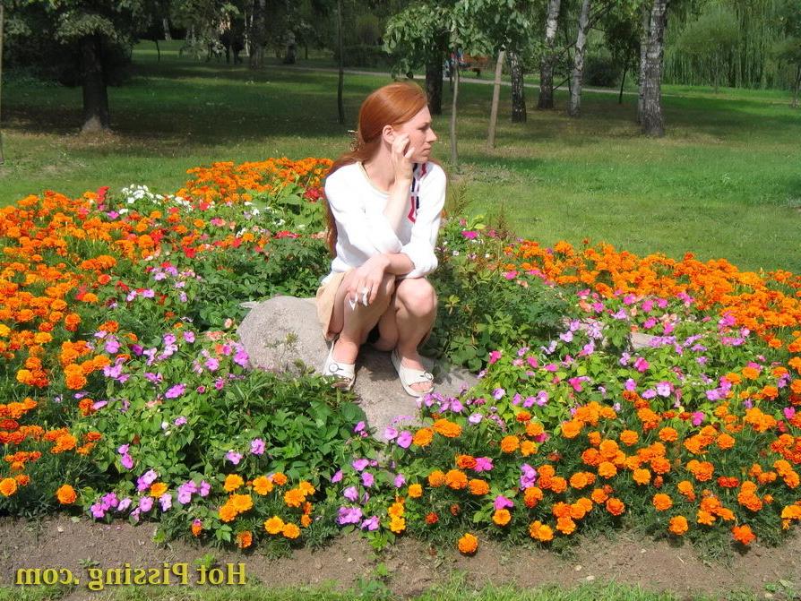 15P Naughty wench squats in the middle of a flowerbed and makes a pee-pee