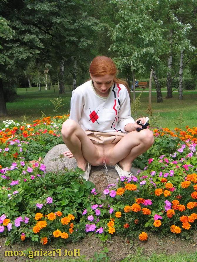 15P Naughty wench squats in the middle of a flowerbed and makes a pee-pee