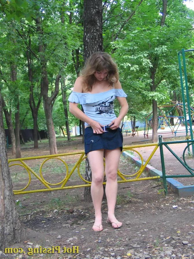 15P Pretty fair-haired girl makes a piss and flashes her pussy in the yard