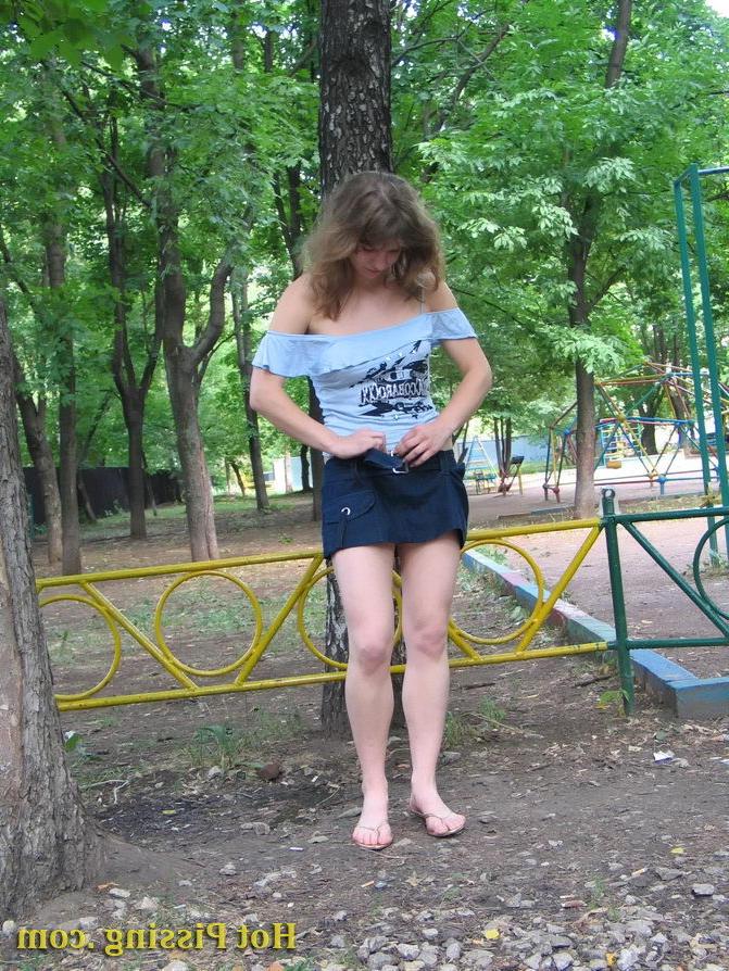 15P Pretty fair-haired girl makes a piss and flashes her pussy in the yard