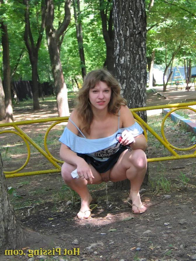 15P Pretty fair-haired girl makes a piss and flashes her pussy in the yard