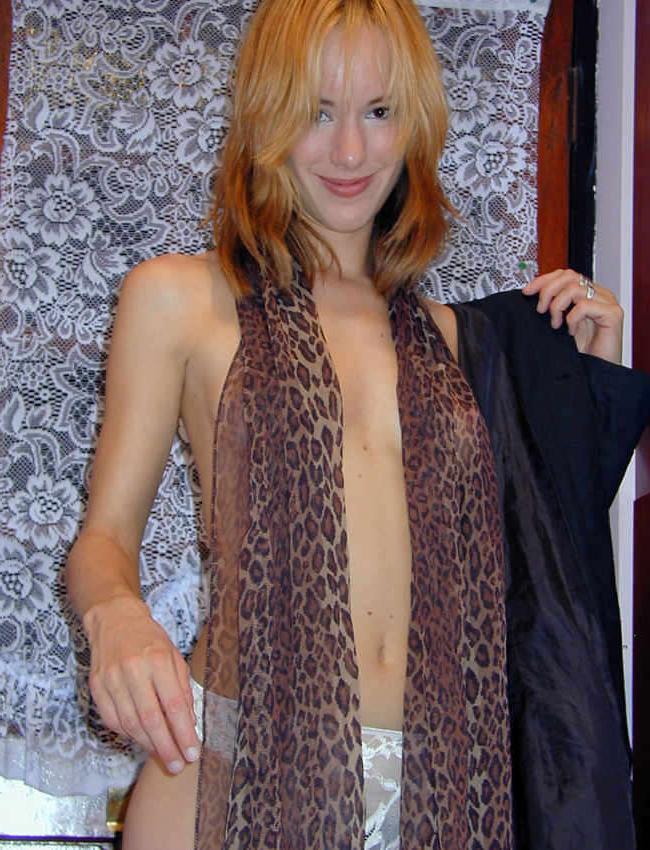 15P Hairy bush amateur redhead posing