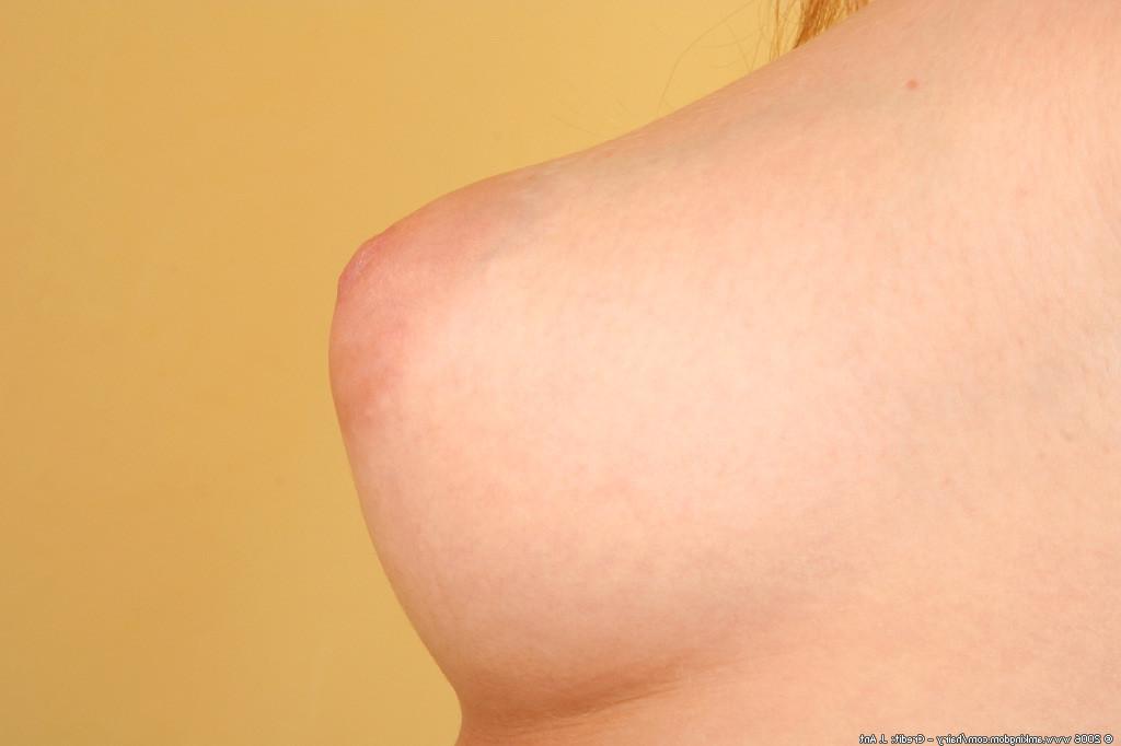 16P Natural amateur girl Lily an dher hairy pussy