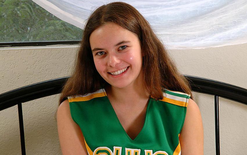 15P Amateur cheerleader with hairy bush