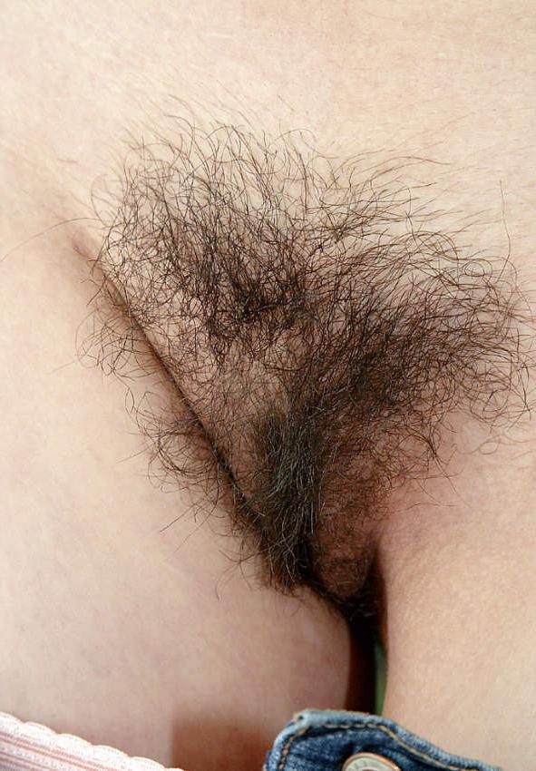 20P Lonely Asian girl shows hairy pussy