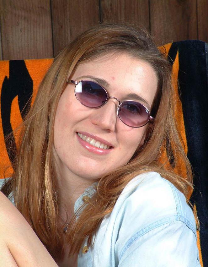 20P Amateur gal sunning her hairy pussy