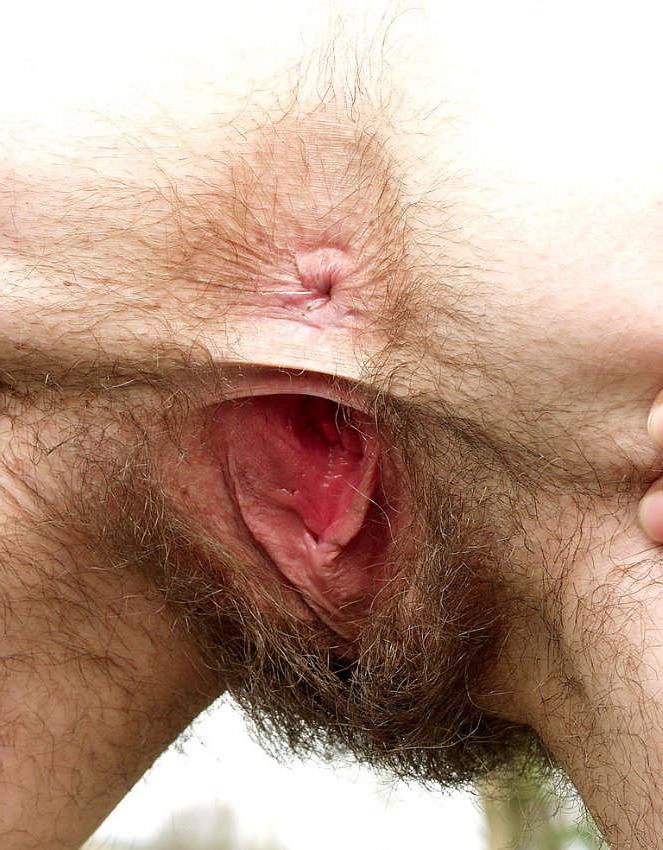 20P Bitch spreading hairy pussy outdoor