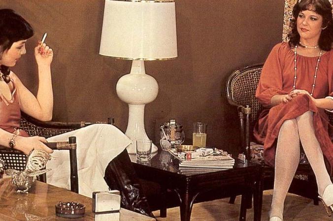 16P Two hairy retro ladies sharing their vibrators