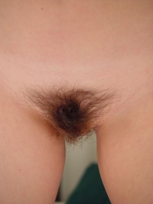 18P Cutie plays with her hairy pussy