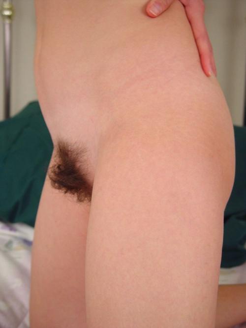 18P Cutie plays with her hairy pussy