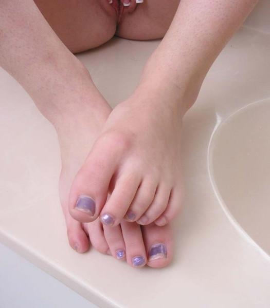 19P Teen brunette's feet and legs on lavatory