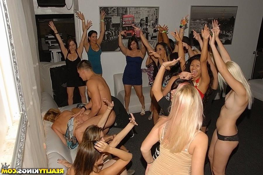 16P Aubrey Mae parties with her friends and lucky guys