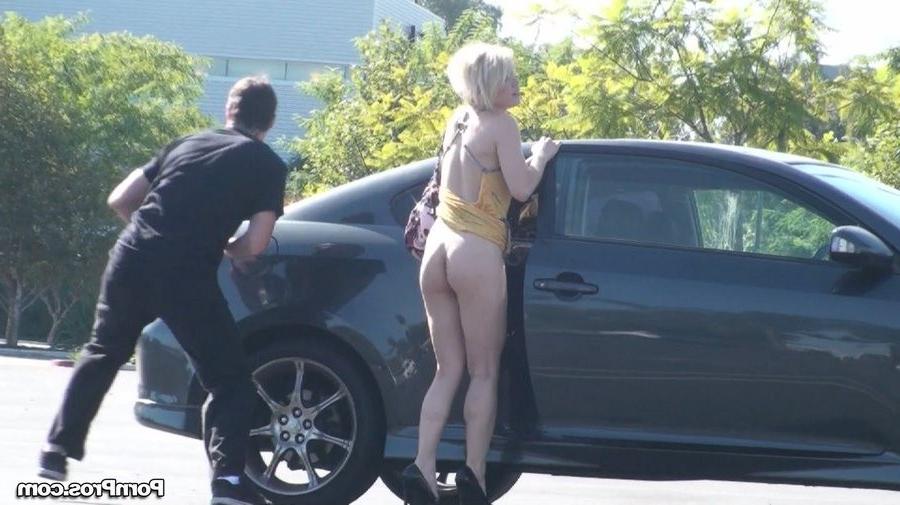 15P Pornstar Ash Hollywood gets flashed by a stalker