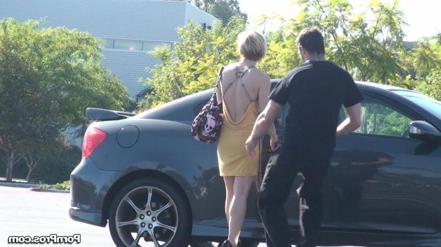 15P Pornstar Ash Hollywood gets flashed by a stalker