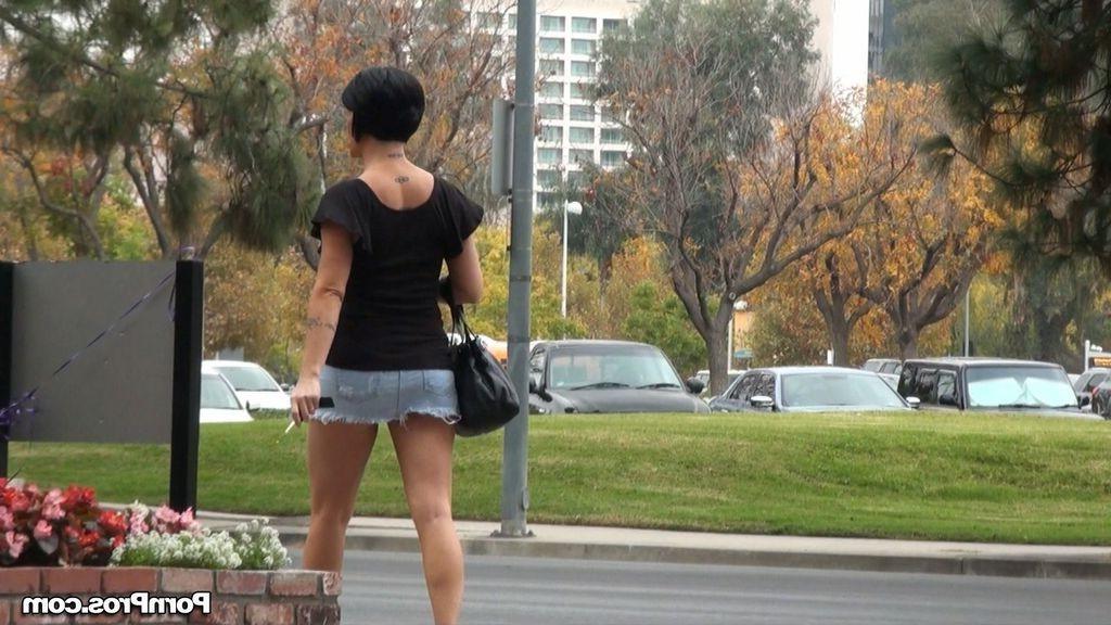 6P Pornstar Shay Fox has a stalker who sharks her