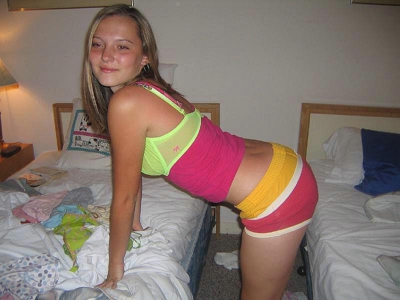 15P Many hottest amateur teens and babes posing on camera