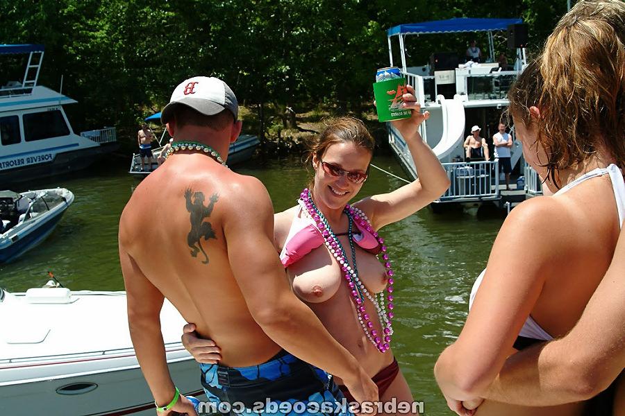 16P Spring Break girls flashing their boobies