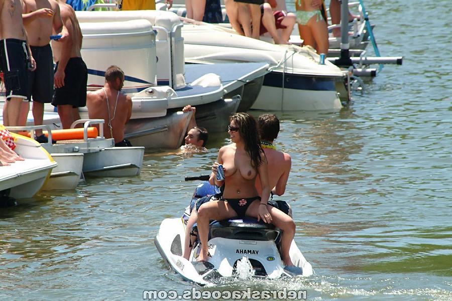 16P Spring Break girls flashing their boobies