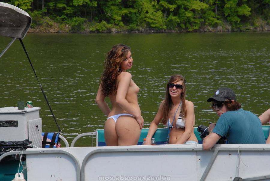 16P Drunk party girls flashing boobies at Spring Break