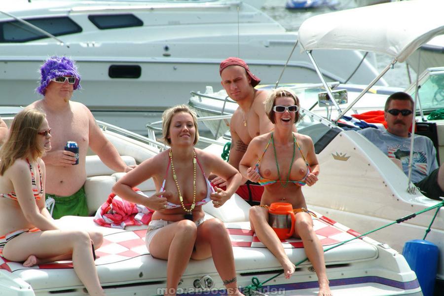 16P Drunk party girls flashing boobies at Spring Break