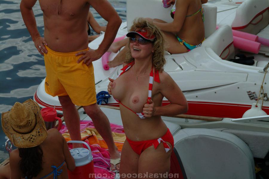 16P Drunk party girls flashing boobies at Spring Break