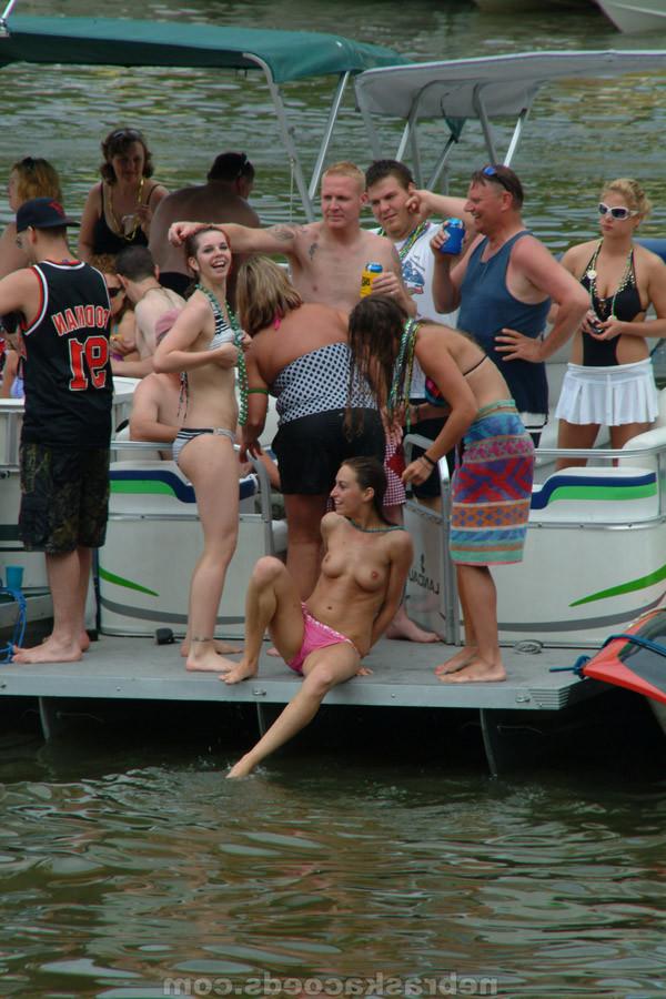 16P Drunk party girls flashing boobies at Spring Break
