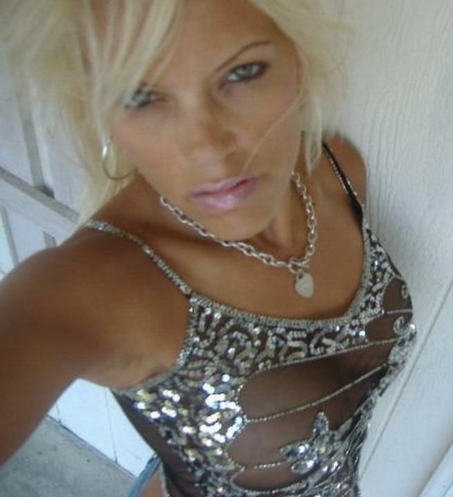 15P Gorgeous amateur girls showing their amazing bodies