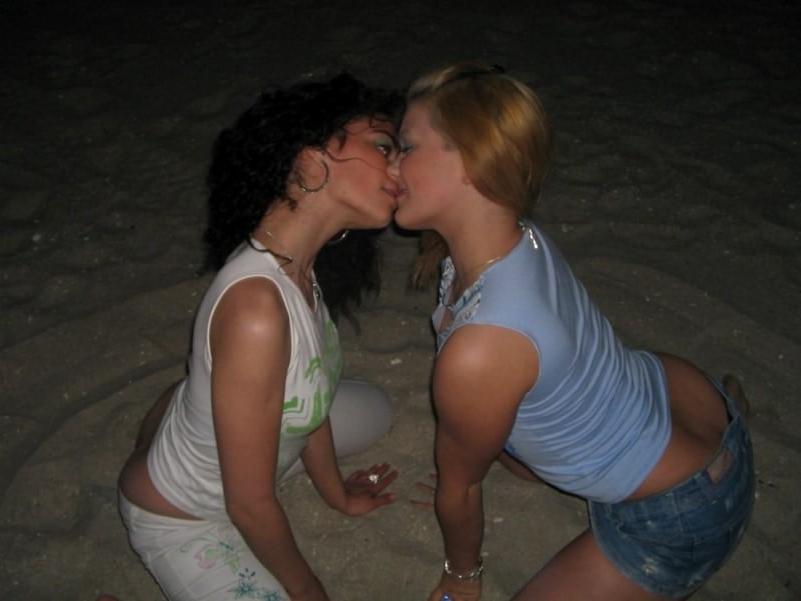 15P Gorgeous amateur girls showing their amazing bodies