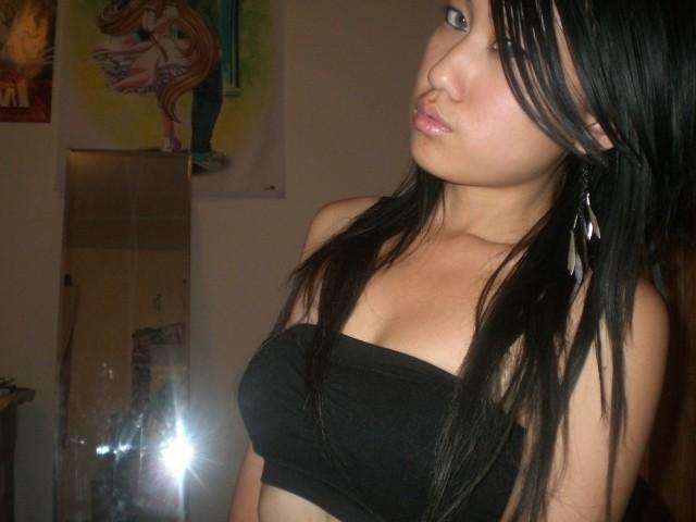 15P Cutie amateur girls showing tits and sweet pussies
