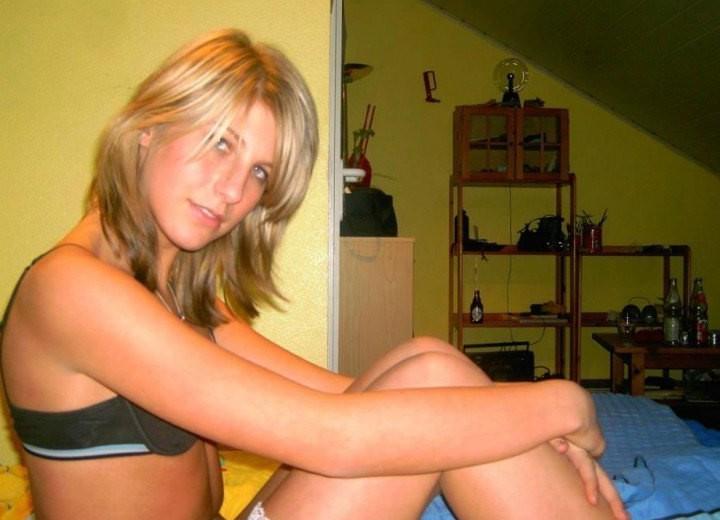 15P Very happy amateur teens with perfect bodies strip