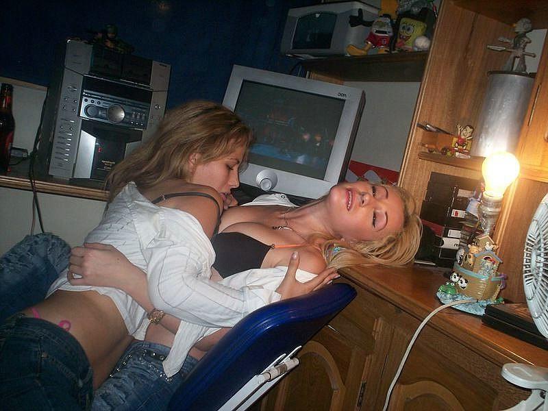 15P Gorgeous amateur girls showing their amazing bodies