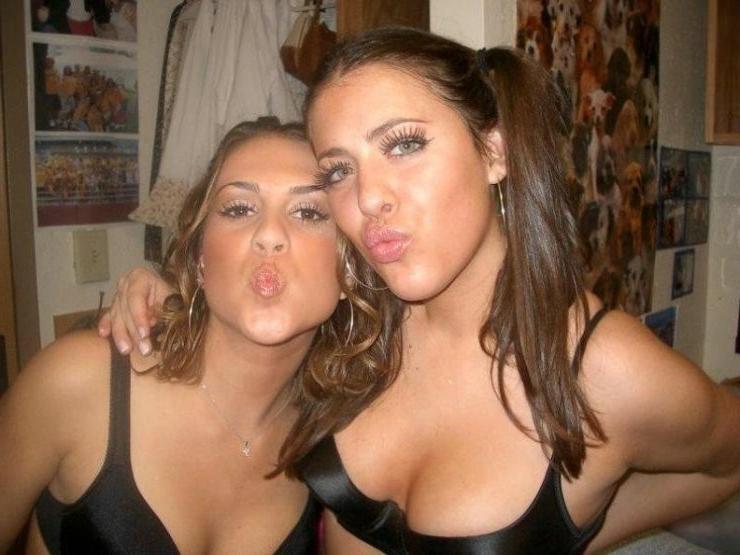 15P Amateur self shooting teens showing their bodies