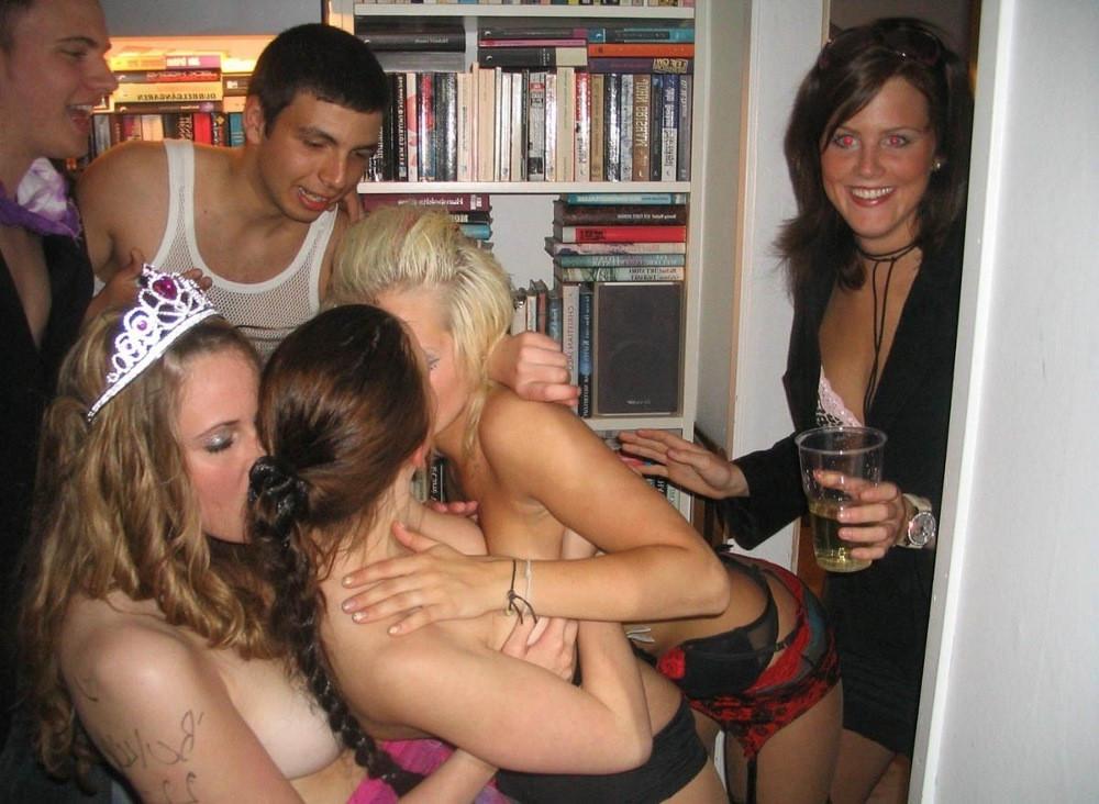 15P Many hottest amateur teens and babes posing on camera