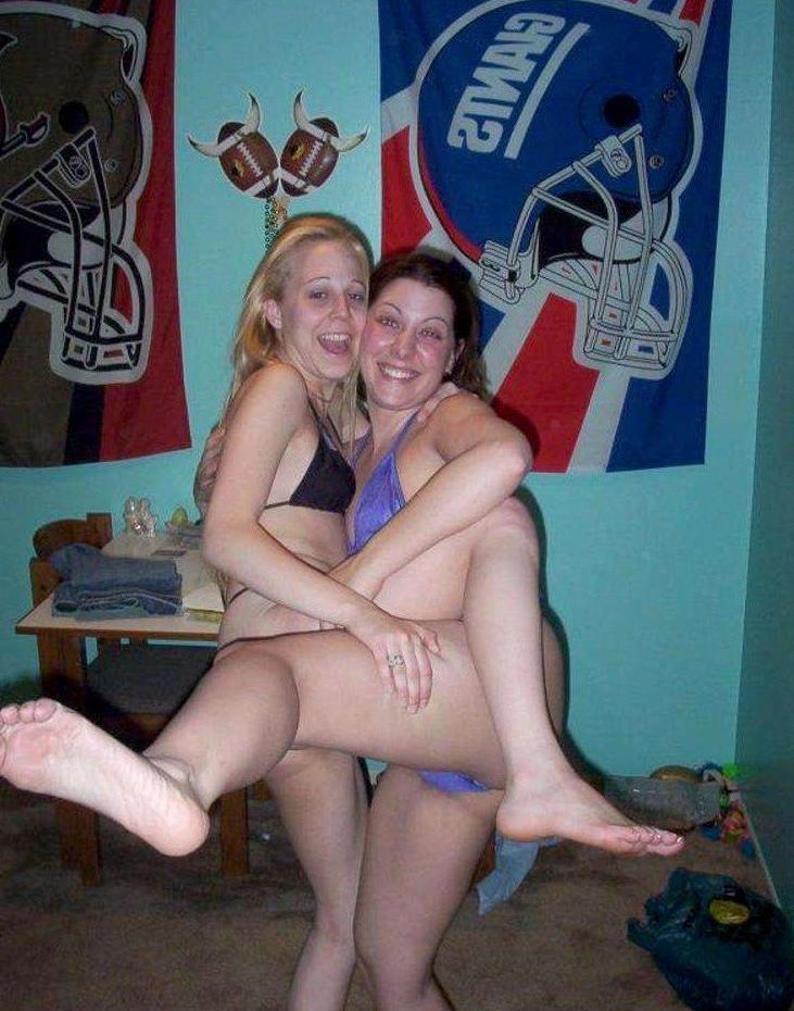 15P Many hottest amateur teens and babes posing on camera