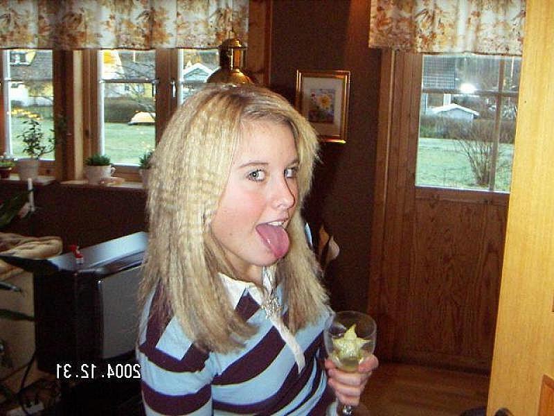 15P Amateur self shooting teens showing their bodies
