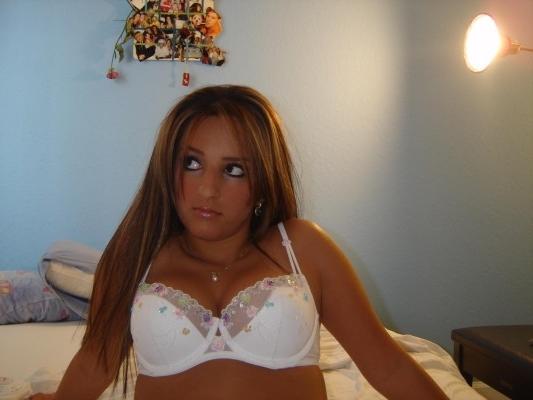 15P Amateur self shooting teens showing their bodies