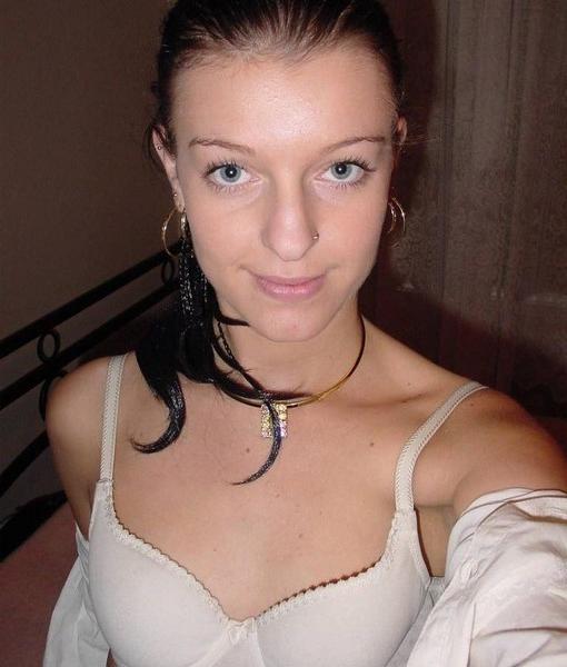 15P Many hottest amateur teens and babes posing on camera