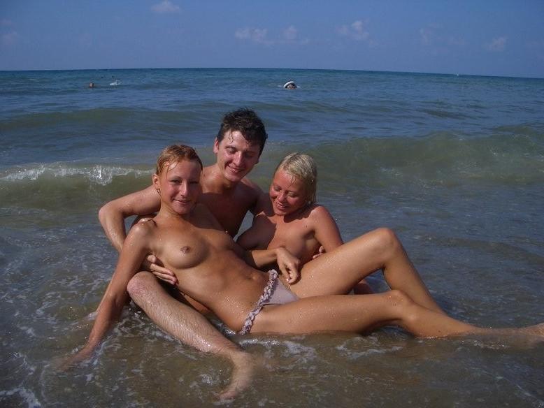 15P Many hottest amateur teens and babes posing on camera