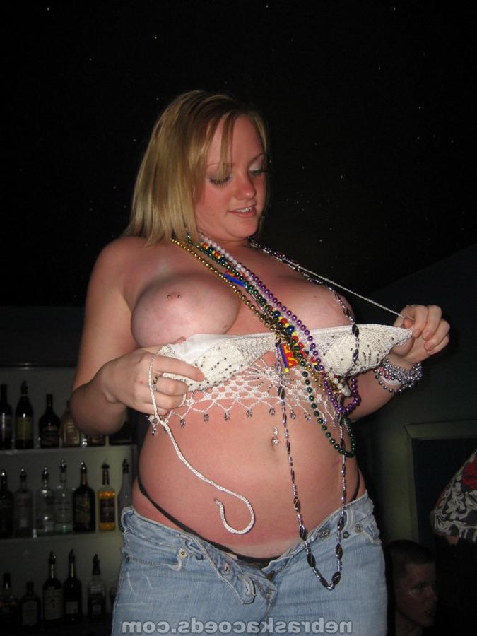 16P Party girls get drunk and flash their boobs