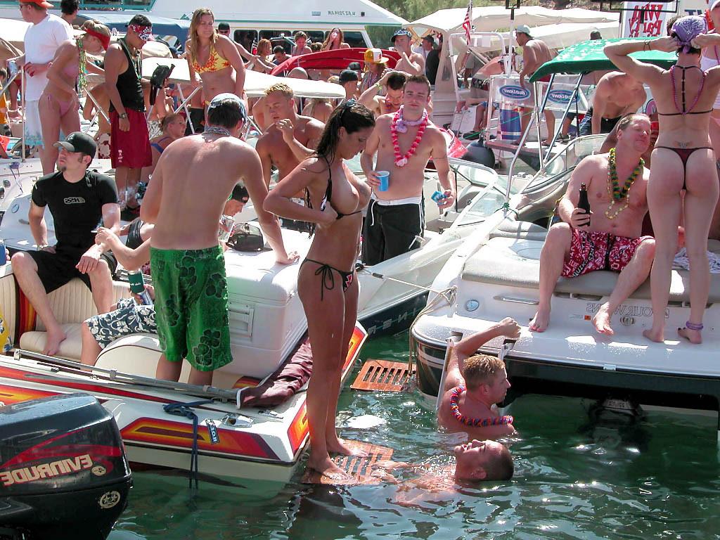 16P Drunk college girls flashing at Lake Havasu