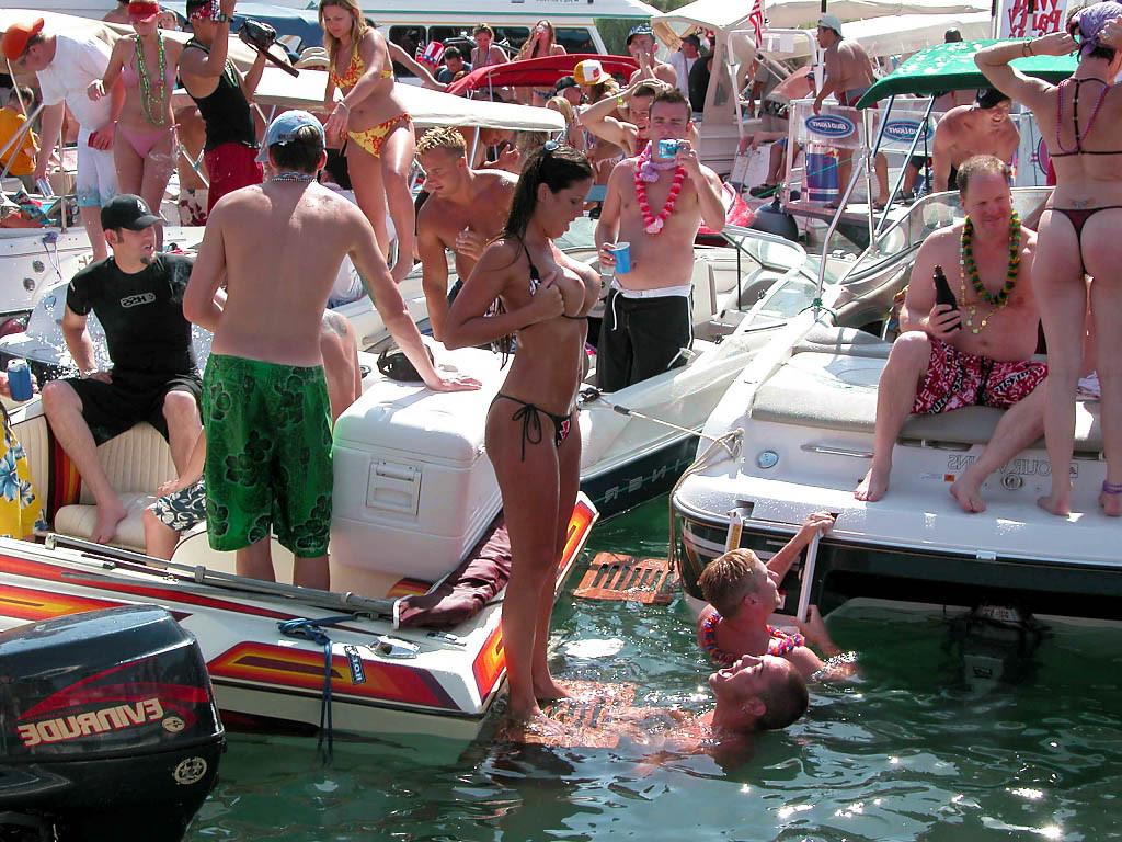 16P Drunk college girls flashing at Lake Havasu