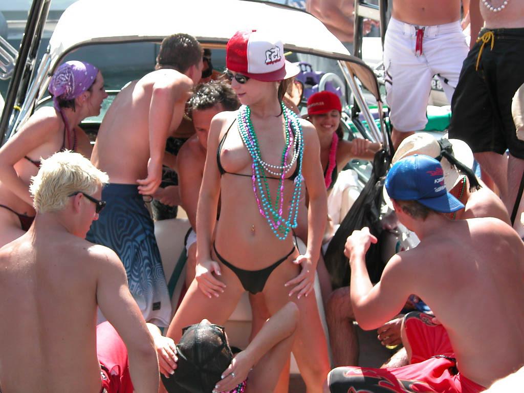16P Drunk college girls flashing at Lake Havasu