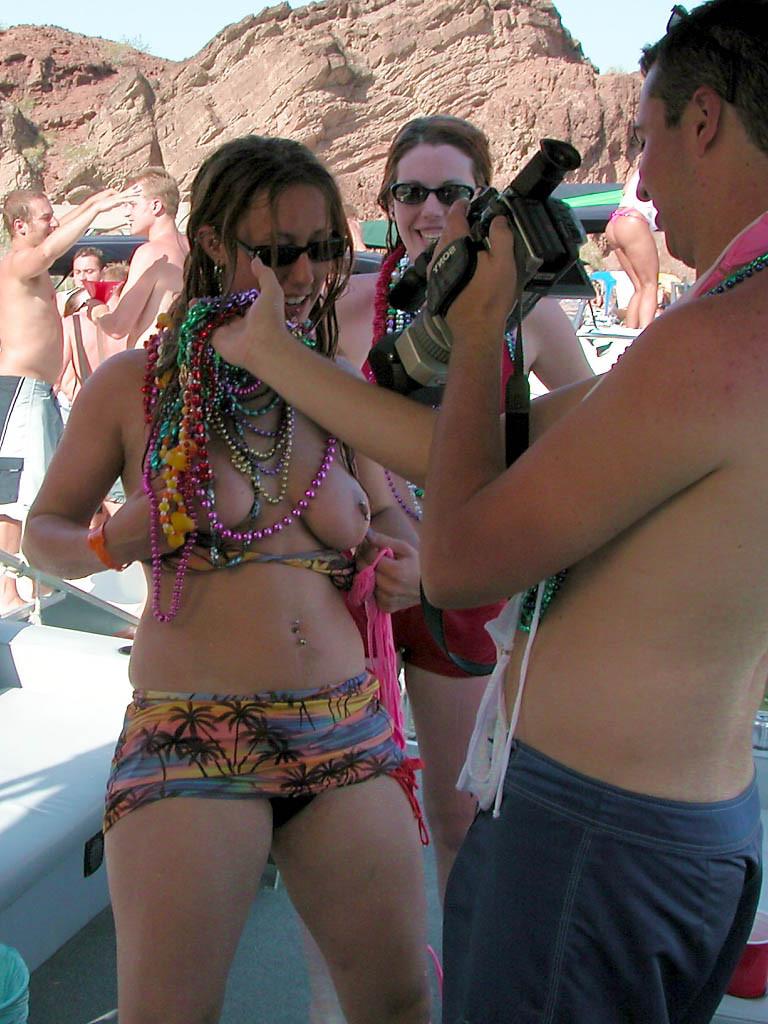 16P Drunk college girls flashing at Lake Havasu